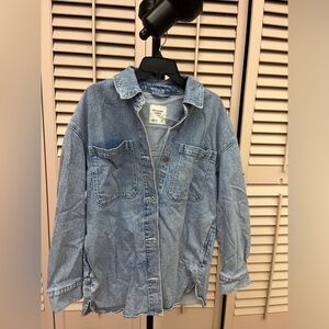 Abercrombie & Fitch boyfriend denim jean jacket, size M (like new!)